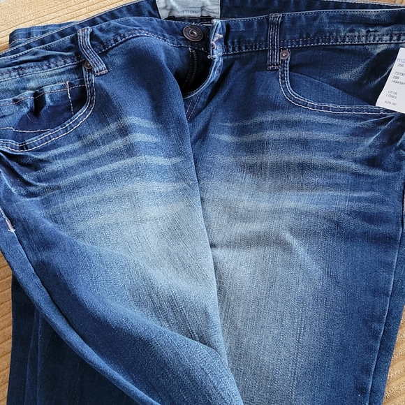 Maurices flare leg Jean 17/18 long new with tags - Picture 4 of 8